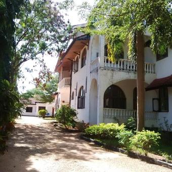 Posada Emerald House