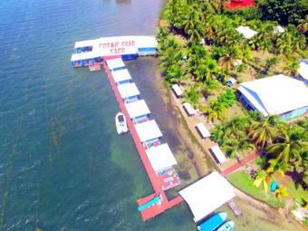 Hotel Cosmic Crab Resort At Careening Cay