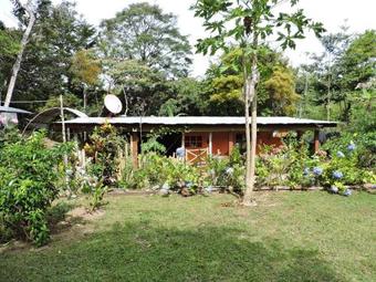 Albergue Hostal Familiar El �ngel Panam� B&B