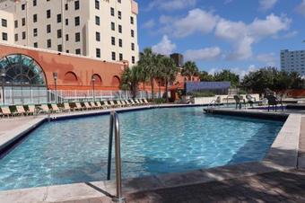 Large Studio On Hollywood Beach- Sleeps 4 And Kitchenette
