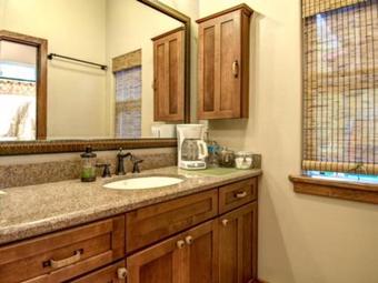 Volcano Dancing Ferns Main House