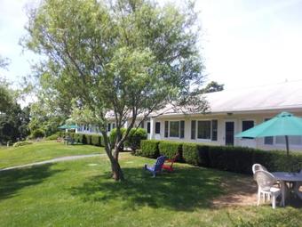 Chatham Highlander Motel