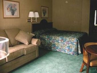 Hilltop Hotel And Conference Center