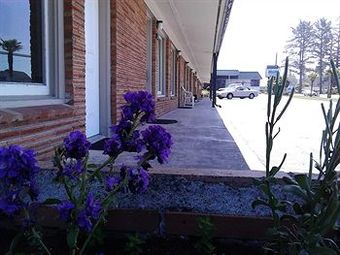 Hotel Blue Coast Inn & Suites