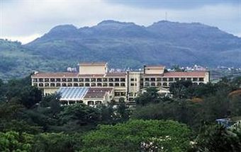 Hotel Fariyas Resort