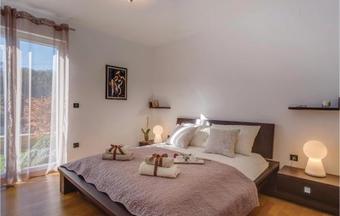 Three-bedroom Holiday Home In Porozina