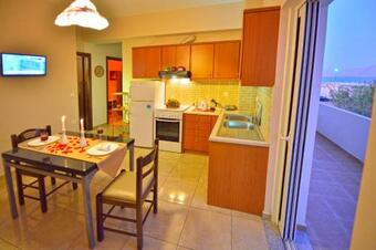 Roula's Sea View Apartment