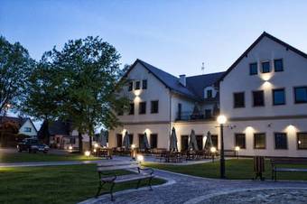 Hotel Modrzewiowy Dw�r