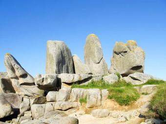Modern Holiday Home In Brignogan-plages With Garden