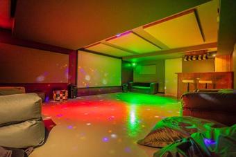 Chalet Luxe Twin B Avec Piscine Int�rieure Et Sauna