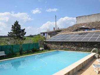 Quaint Cottage In Mirabel With Pool