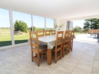 Neuadd, Llannerch-y-medd