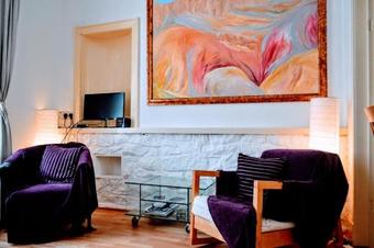 1 Bedroom Open Plan Apartment, Accommodates 4