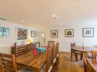 Hostal Charleston House