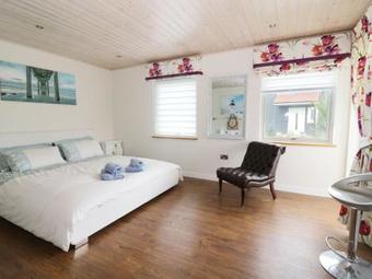 40 Fairway Lakes Village