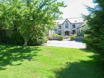 Hybadore Coach House