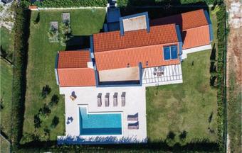 Holiday Home Valbandon With Fireplace 08