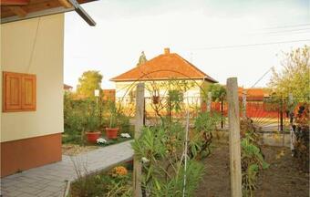 One-bedroom Apartment In Morahalom