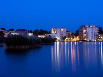 Hotel Velence Resort & Spa