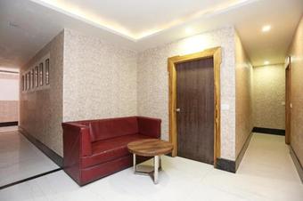 Capital O 12172 Hotel Deep Premium