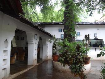 Labboo'z Caf� And Lodge