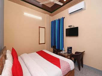 Oyo 13686 Rudraksh Hotel