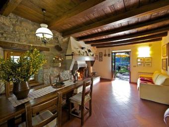 Papiano Villa Sleeps 14 Pool Wifi