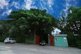 La Cour Hotels And Apartments Glover