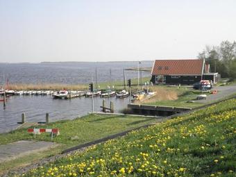8 Pers. Holiday Home In Front Of The Lauweermeer Lake And National Park