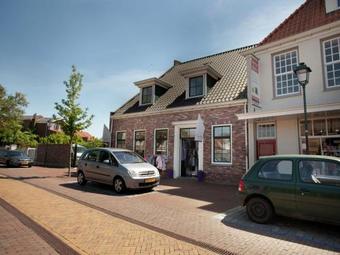 Charming Apartment In Tholen Near Lake
