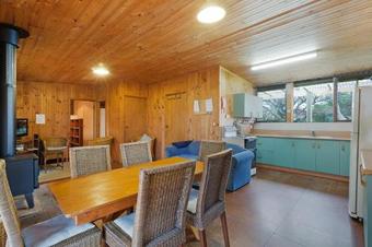 98 Ocean Parade - Rustic Log Cabin