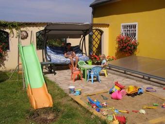 Apartamento Holiday Home In Kostomlaty Pod Milesovkou 1216