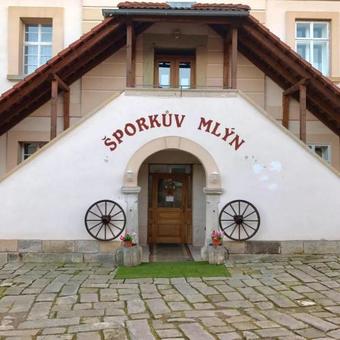 Hostal ?pork?v Ml�n