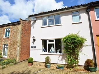 Charming Holiday Home In Middleton With Garden