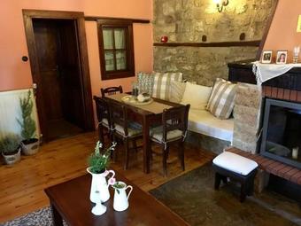 Hostal Varosi Guesthouse