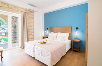 Nikolas Villa-anesis Family