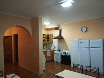 Hostal Guest House Lenart