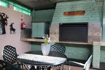 Hostal Colesview Guest House