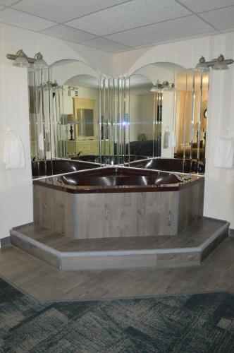 Motel Carbone's Beachside Suites