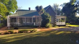 Hostal Bellevue Manor Guest House