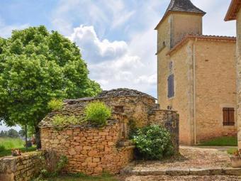 Spacious Holiday Home In Montcabrier With Garden