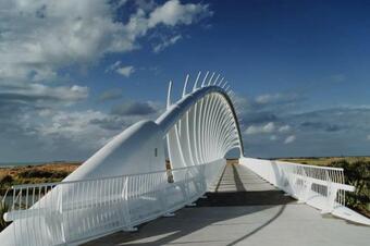 Wills On The Water - Beachfront Apartment