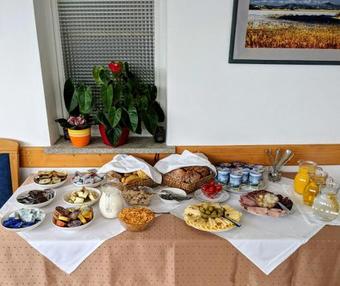 Hostal Guesthouse & Apartments Pri Stani
