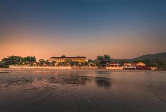 New Travel Beach Hotel & Resort