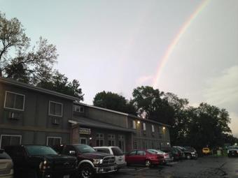 Sunrise Inn Hotel