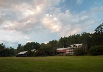 Posada Glen-ella Springs Inn