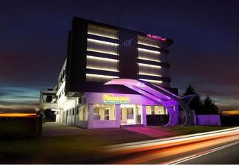 Hotel Hilarity Inn