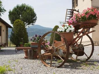 Zona Industriale Val Di Paglia Villa Sleeps 12 Pool
