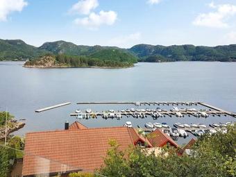 Four-bedroom Holiday Home In Lindesnes 2