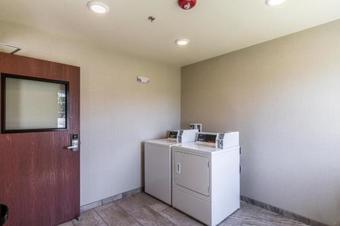 Hotel Cobblestone Inn & Suites - Barron
